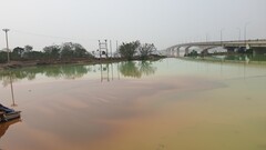 Công ty Cổ phần Hóa chất Việt trì:  Xả nước trắng đục xuống chân cầu Văn Lang