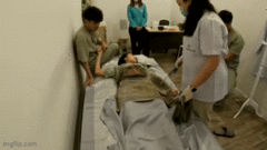 Video: Nữ người mẫu trở thành  "ngọn đuốc sống " sau khi sử dụng phương pháp trị liệu bằng nhiệt