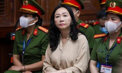 Xét xử vụ án Vạn Thịnh Phát: Bị cáo Trương Mỹ Lan xuất hiện khác lạ trong ngày VKS đề nghị mức án