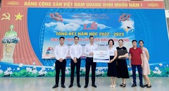 Hyundai Long Biên trao tặng ghế đá cho trường THCS Dương Xá