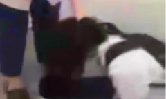 Quảng Trị: Xác minh clip một nữ sinh bị bạn bắt quỳ trong nhà vệ sinh, đánh tới tấp vào mặt