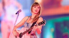 Taylor Swift bất ngờ ho nhiều trong lúc biểu diễn khiến fan không khỏi lo lắng 