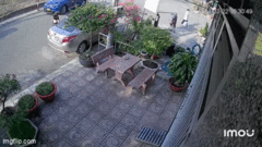  "Ô tô điên " rồ ga cán gãy chân người đàn ông và nguyên nhân phía sau