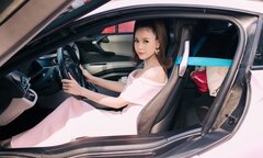 Soi khối tài sản khủng của hotgirl Sam: Hai tay hai việc, có tháng kiếm đủ tiền mua được nhà