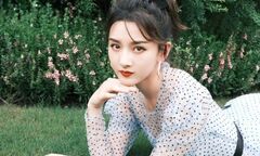 Tống Tổ Nhi xuống phố mua sắm một mình sau scandal trốn thuế 