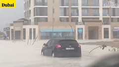 Dubai ngập như sông, siêu xe trôi nổi sau trận mưa lớn bất thường 