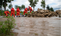 Trung Quốc phát cảnh báo nguy cơ lũ lụt đe dọa 127 triệu dân