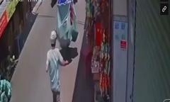 Video: Nam shipper bị trộm xe máy cùng hơn 80 đơn hàng trong  "nháy mắt "