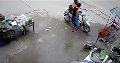  "Cười ngất " khoảnh khắc  "vô tri " của chủ quán vịt quay