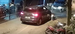 Người cha vô tình lái ô tô cán trúng con gái 2 tuổi