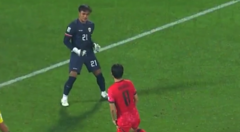 Thủ môn Indonesia  "trêu chọc " tiền vệ Hàn Quốc sau cú đá 11m hỏng ăn 