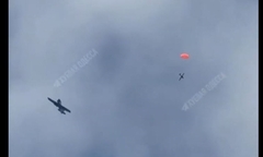 Cận cảnh máy bay Ukraine rượt đuổi UAV trinh sát Nga trên không