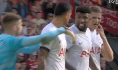 Cầu thủ Tottenham cãi nhau trên sân, suýt đánh nhau khi để thua Liverpool