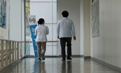 Bác sĩ trẻ Hàn Quốc tìm kiếm hướng đi mới giữa lúc căng thẳng y tế gia tăng