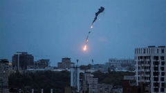 Hàng chục tên lửa và UAV dồn dập tập kích lãnh thổ Nga