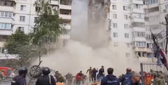 Cận cảnh tòa nhà ở Nga đổ sập vì cuộc pháo kích của Ukraine