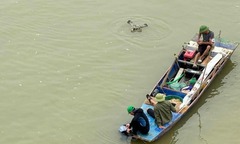 Bắc Ninh: Tìm thấy thi thể 2 nữ sinh nghi nhảy cầu Kinh Dương Vương
