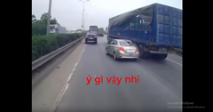 Thót tim khoảnh khắc container vượt ẩu, tạt đầu xe tập lái