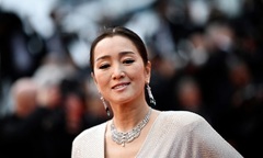 Củng Lợi khoe hình thể quyến rũ ở tuổi 59 trên thảm đỏ LHP Cannes