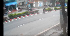 Sang đường thiếu quan sát, nam sinh đi xe đạp điện gặp nạn