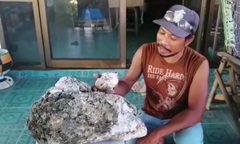 Cận cảnh long diên hương quý trị giá 17 tỷ được người đàn ông nhặt trên bờ biển