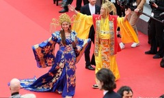 Sao Hoa ngữ  "mặc lố ", bị đuổi khéo khỏi thảm đỏ LHP Cannes