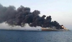Tàu chở dầu Panama bị trúng tên lửa ở Biển Đỏ, khói bốc ngùn ngụt 