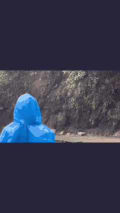 Video: Xe bồn suýt bị chôn vùi bởi trận sạt lở đất