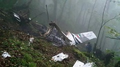 Xót xa hiện trường vụ rơi máy bay chở Tổng thống Iran