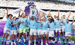Mãn nhãn với màn nâng cúp Ngoại Hạng Anh của Man City