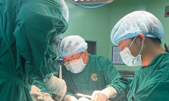 Phẫu thuật lấy sỏi san hô cho bệnh nhân suy thận độ 3