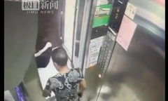 Video: Người đàn ông hành hung phụ nữ vì bị nhắc nhở hút thuốc trong thang máy