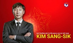HLV Kim Sang-sik nhận tin buồn trước trận ra mắt