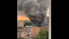 Hỏa hoạn tại cơ sở công nghiệp ở Moscow, huy động 200 tấn nước dập lửa