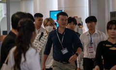 Xiumin (EXO) đến Hà Nội: Ngoại hình gây chú ý