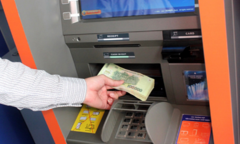 Điều ít biết: Một cây ATM có bao nhiêu tiền?