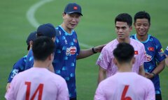 HLV Kim Sang-sik chứng minh mình khác biệt với ông Troussier