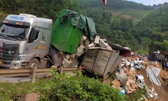 Vụ xe đầu kéo bị lật thùng hàng đè bẹp xe tải: Nữ tài xế đã tử vong