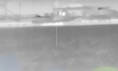 Ukraine phá hàng rào phòng thủ, phá hủy tàu Nga ở Crimea 