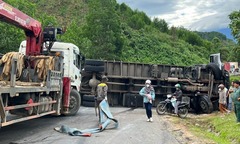 Tin tức tai nạn giao thông mới nhất ngày 12/6: Xe tải bị lật, chắn ngang đường