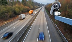 CSGT có được đỗ xe trên đường cao tốc bắn tốc độ?