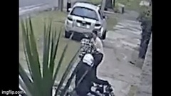 Video: Đi cướp đụng độ ngay cảnh sát, thanh niên gặp cái kết đắng