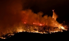 Cháy rừng dữ dội ở Bắc California, hơn chục nghìn người phải sơ tán