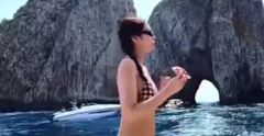 Video Jennie mặc bikini gây sốt khắp mạng xã hội