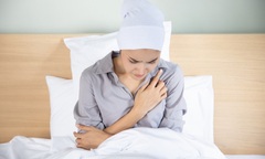 Trưởng khoa xạ Viện K Trung Ương chỉ cách giúp người bệnh ung thư hóa xạ nhẹ nhàng hơn