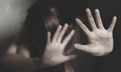 Vào nhà hàng xóm mượn tiền,  "yêu râu xanh " giở trò đồi bại với bé gái 9 tuổi
