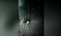 Đi đổ rác vào ban đêm, người phụ nữ đứng hình vì cảnh tượng nổi da gà 