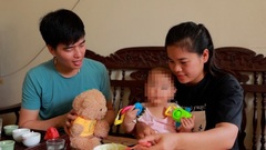 Không có tinh trùng như “sét đánh ngang tai”, vợ chồng nhận trái ngọt sau 3 năm