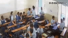 Đứng tim khoảnh khắc tường lớp học bất ngờ đổ sụp giữa giờ ăn trưa