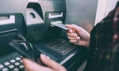 Rút tiền ở ATM bị rách phải làm sao?